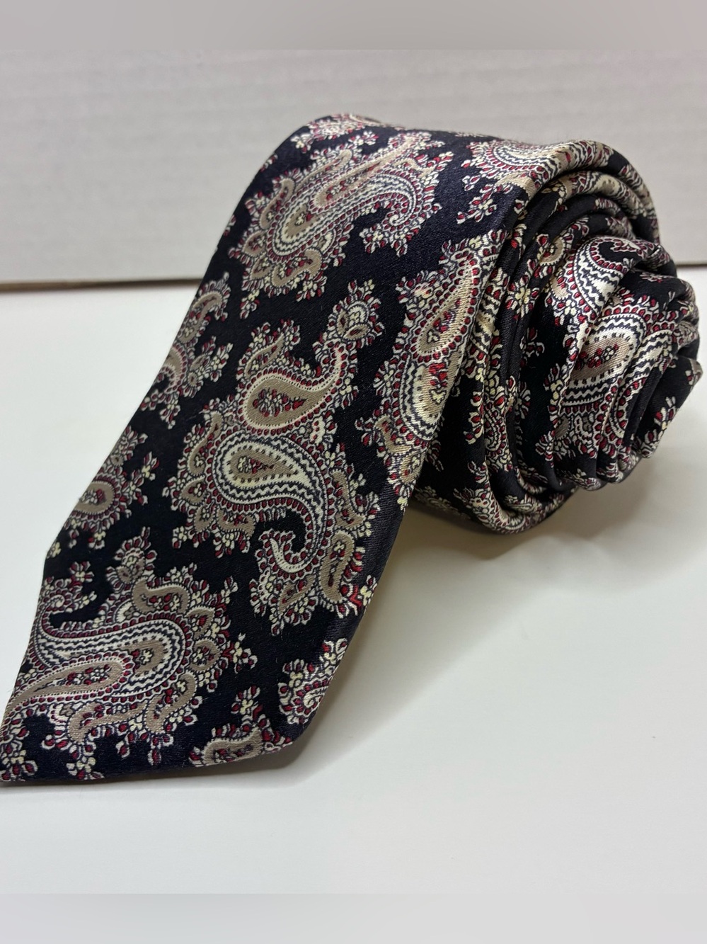 Vintage Oscar de la Renta Silk Tie Paisley Black Red Gold Hand Sewn 56x3